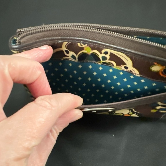 Fossil Key-Per Coated Canvas Purse Wristlet Floral Print Multicolor Zip Closure. - Picture 4 of 9